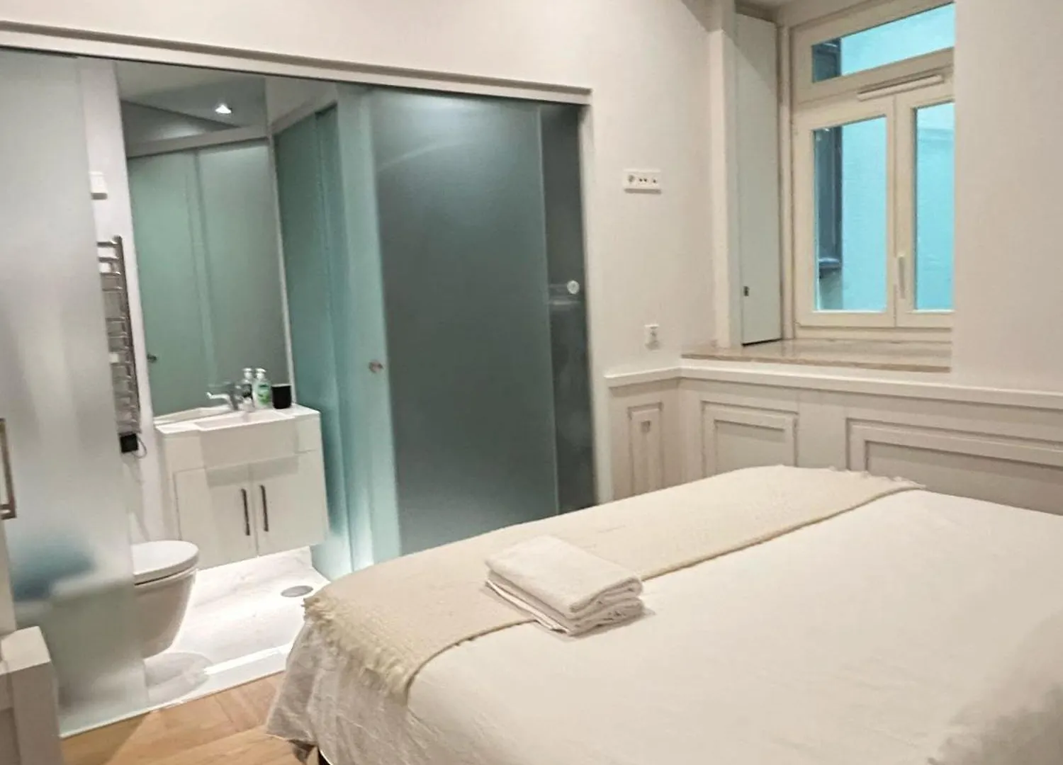 Suite In Shared House In Downtown Lisbon Homestay